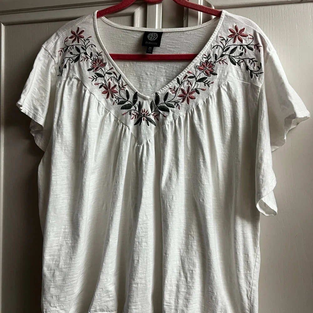 Tulip sleeve top. Plus - Picture 2 of 4